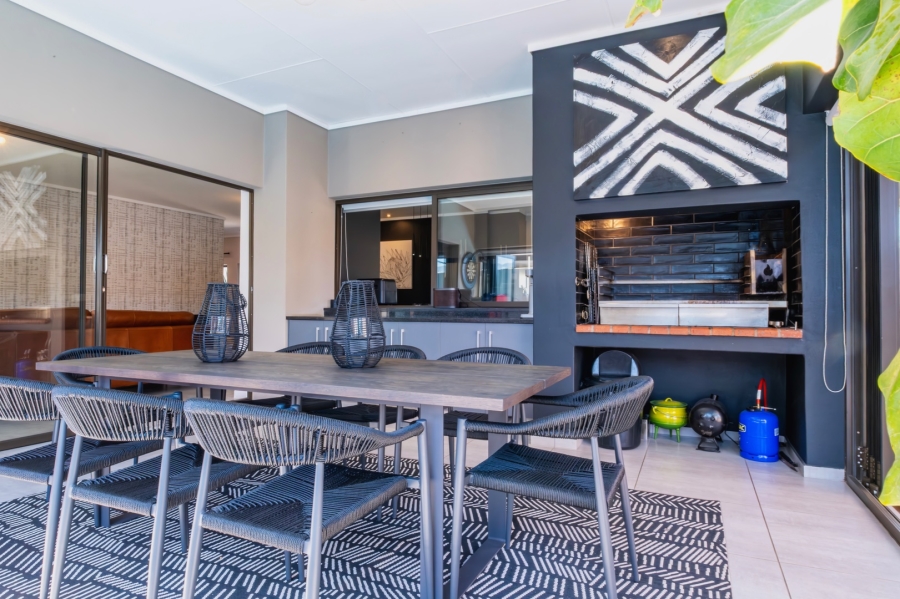 4 Bedroom Property for Sale in Earls Court Lifestyle Estate Western Cape